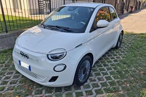 Fiat 500e 42 kWh ICON con telecamera