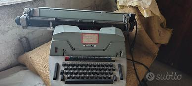 MACCHINA DA SCRIVERE OLIVETTI 84 MADE IN ITALY
