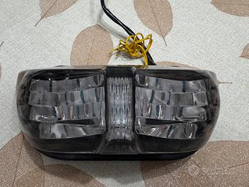 Stop fumè a led con frecce integrate