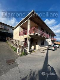 Villa singola con cortile e garage Zafferana Etnea