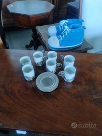 tazze da caffe con relativi scodellini