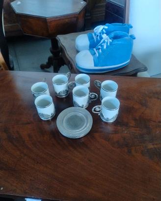 tazze da caffe con relativi scodellini