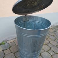 Bidone zincato con coperchio