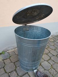 Bidone zincato con coperchio