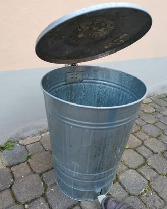 Bidone zincato con coperchio
