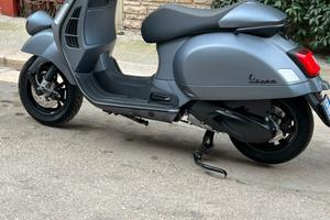 Vespa gtv 310 grey