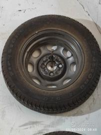2 pneumatici completi di cerchio