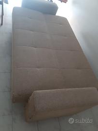 Gratuitamente lascio n 2 divani come da foto