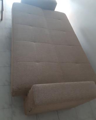 Gratuitamente lascio n 2 divani come da foto