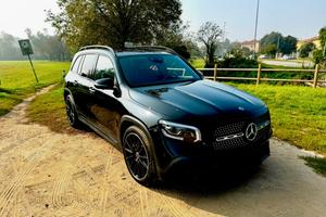MERCEDES GLB 200D 4MATIC PREMIUM AMG LUXURY NIGHT
