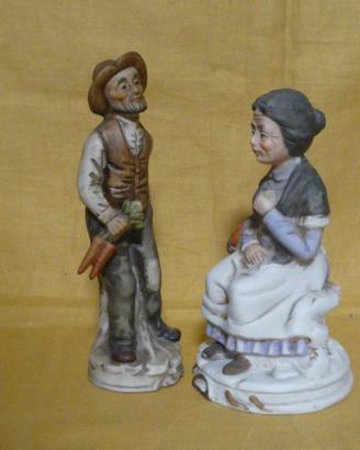 Statuina coppia anziani contadini