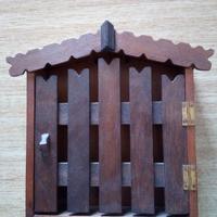 Casetta portachiavi in legno