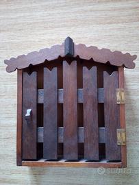 Casetta portachiavi in legno