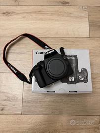 Macchina fotografica Canon EOS2000D