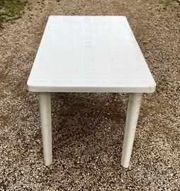 Tavolo in resina bianco