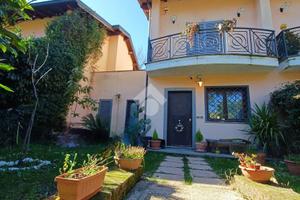 VILLA A SCHIERA A NEPI