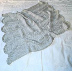 Copertina culla grigioverde fatta a mano 