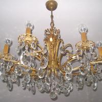 Antico lampadario a gocce