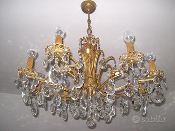 Antico lampadario a gocce