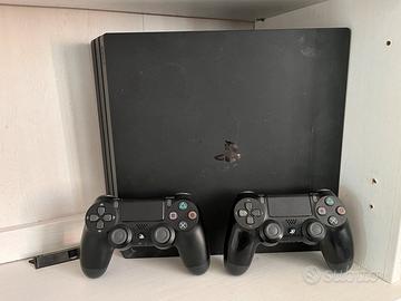 PlayStation 4 Pro + 2 Controller e cavi!