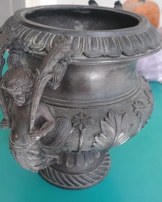 Vaso in bronzo/ottone  decorato  XXIV secolo