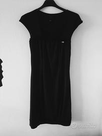 Tubino nero attillato corto