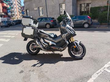 Honda Xadv 750 con tre bauletti