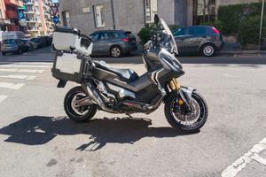 Honda Xadv 750 con tre bauletti