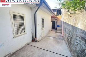 Casa di circa 150 mq con piccolo cortile interno