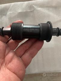 Movimento centrale a perni quadri