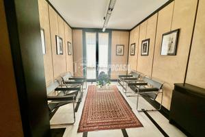 AMPIO E LUMINOSO APPARTAMENTO DI 210 MQ SU UNICO L