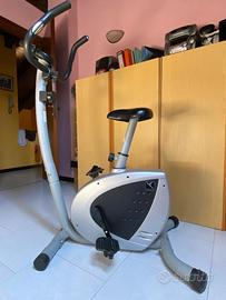 Cyclette e panca per addominali