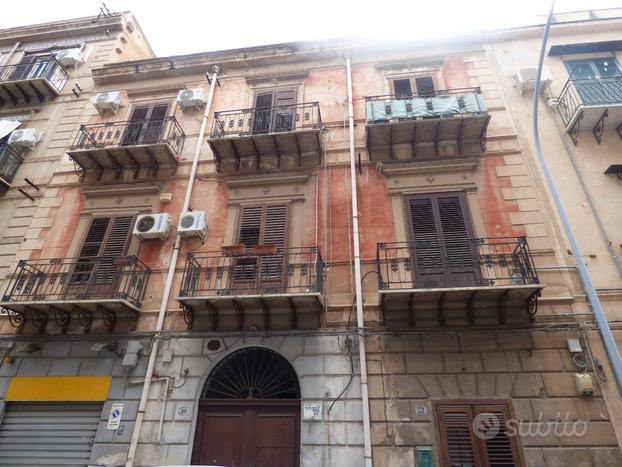 3 Vani in zona tribunale di Palermo A/267