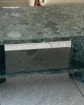 Tavolino in marmo Verde Alpi elegante e raffinato