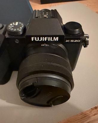 Fujifilm X-S20 + 15-45mm - come nuova