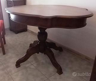 Tavolo in legno da salotto