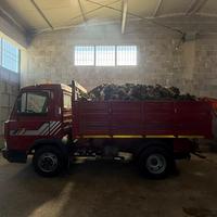 Legna da ardere pronta all'uso secca e stagionat