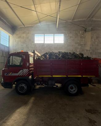 Legna da ardere pronta all'uso secca e stagionat