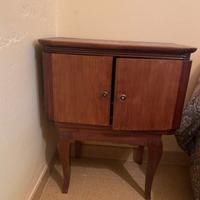 Comodino antico in legno