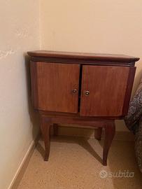 Comodino antico in legno