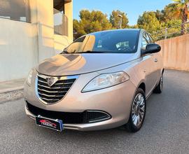 Lancia ypsilon 1.2 gold neopatentati