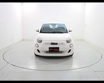 FIAT 500 Action Berlina 23,65 kWh