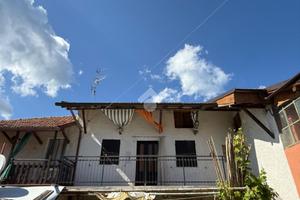 4 LOCALI A GIUSVALLA