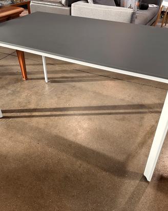 Tavolo moderno grigio bianco