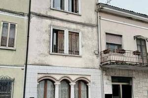 Immobile in asta di 316 m² con 3 locali e box auto