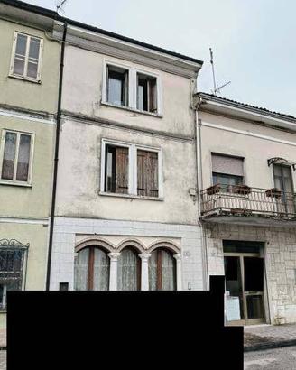 Immobile in asta di 316 m² con 3 locali e box auto