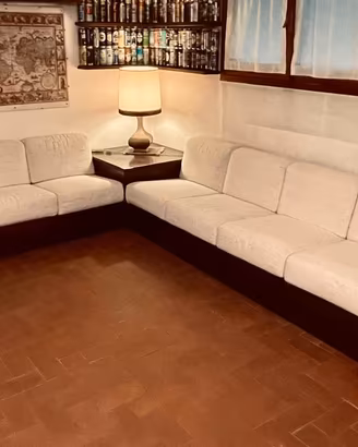 Divano componibile  bianco e legno di noce