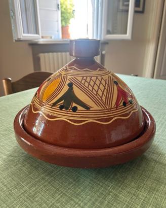 Tajine marocchina in terracotta decorata a mano