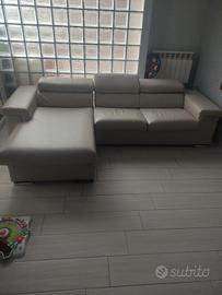 Divano in pelle con chais longue