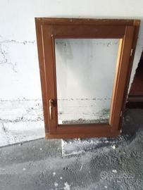 Finestra in legno